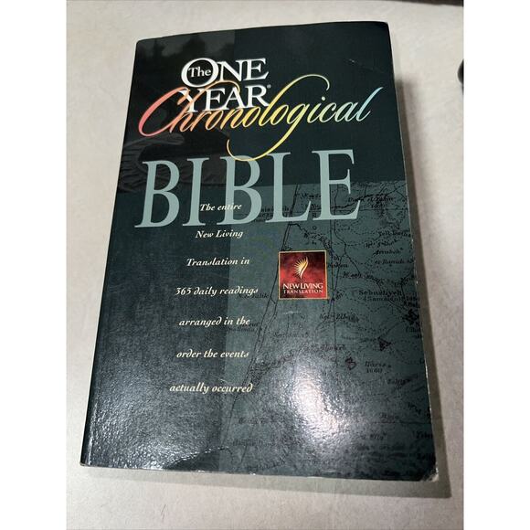 The One Year Chronological Bible NLT Paperback Tyndale New Living Translation - Picture 1 of 15